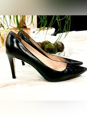 GIORGIO ARMANI Black Leather Pumps size 38